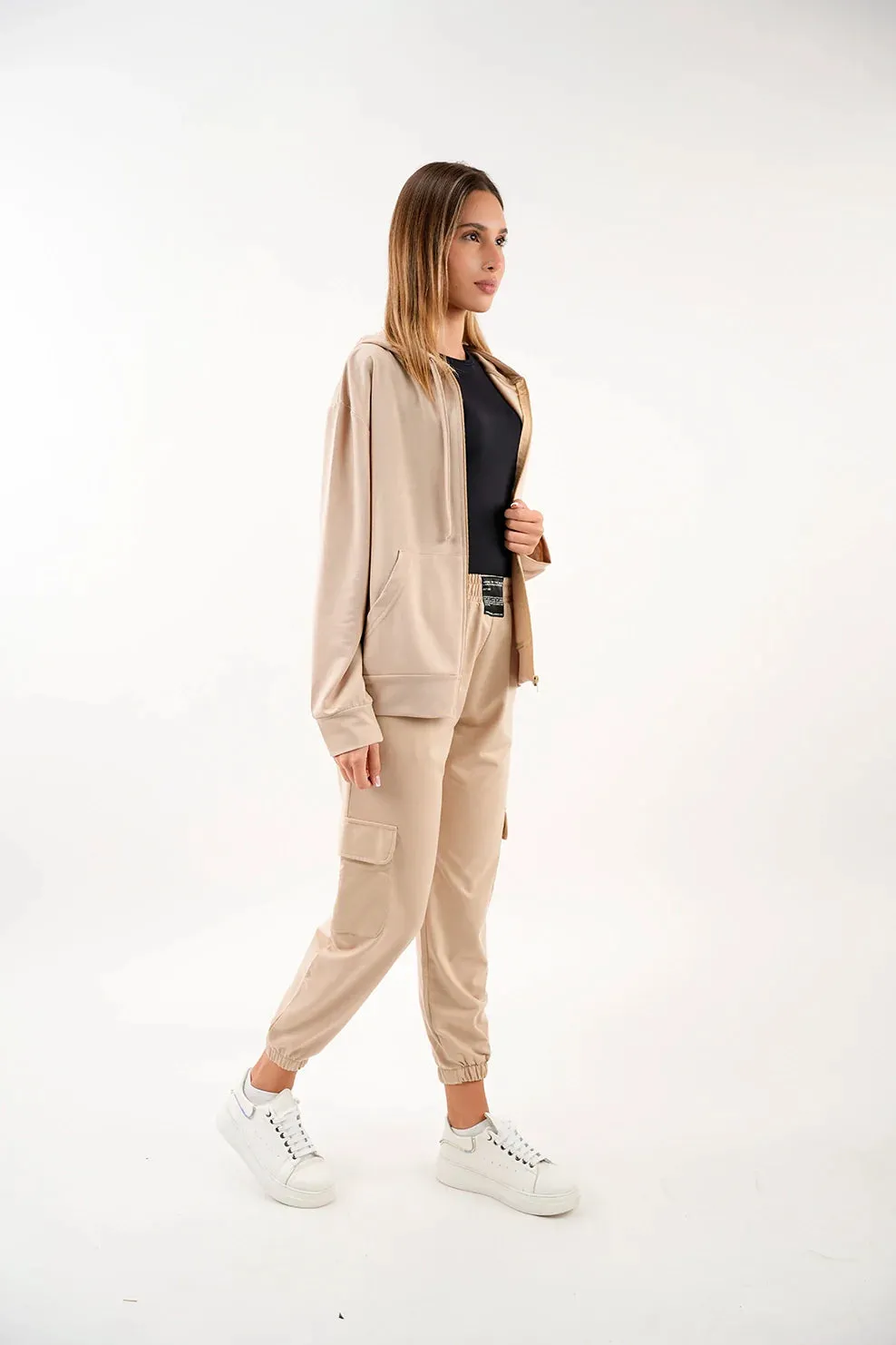 Beige Simple Jacket With Zipper To Close