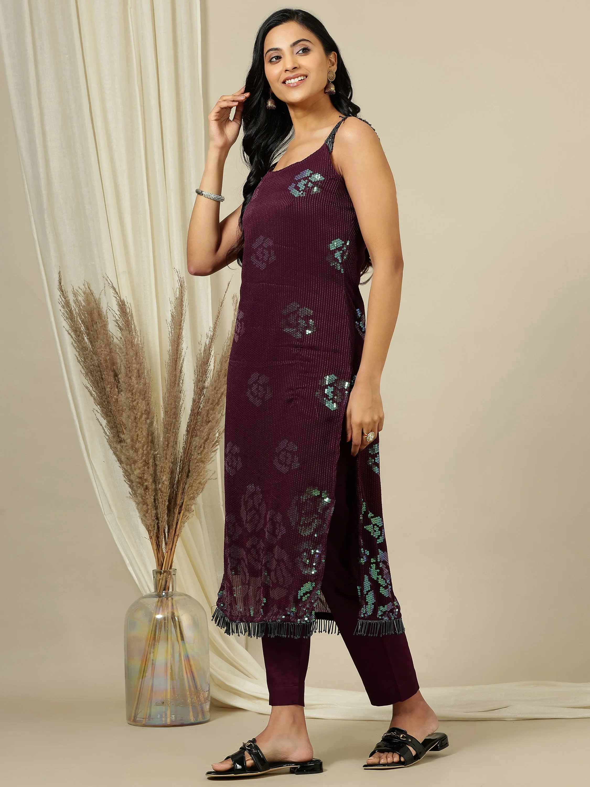 Embellished Grandeur & Majestic Artwork Georgette Straight Kurta